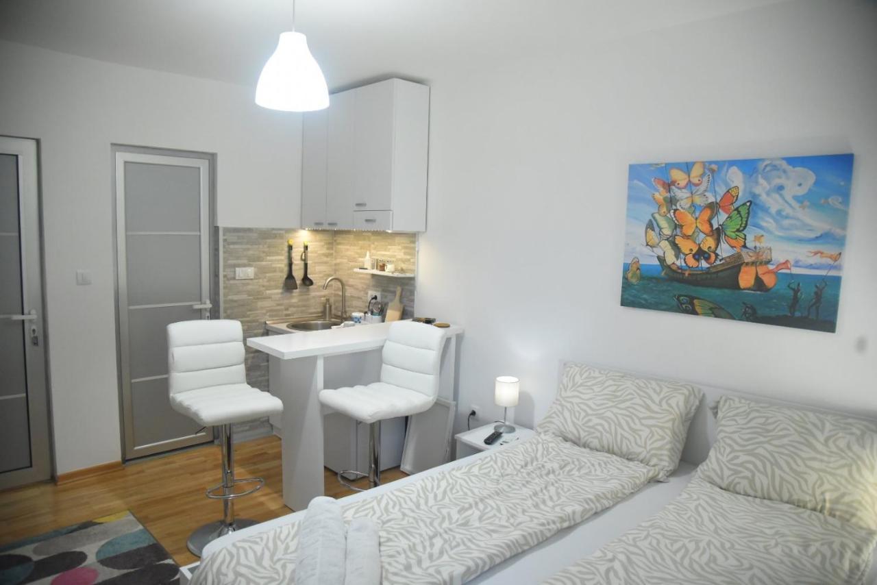 Dekart 2 Apartment Ni 外观 照片