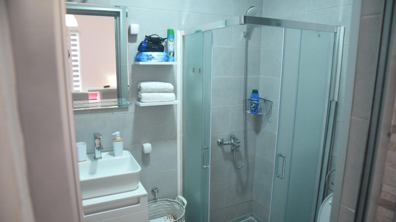 Dekart 2 Apartment Ni 外观 照片